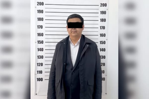 Нарында мектеп директорлорунан акча талап кылган чиновниктер кармалды