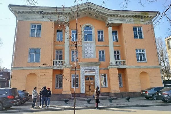 "Сүрөтчүлөр үйү" муниципалдык менчикте калып, ишин улантат