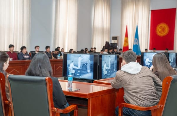 Оливер Стоундун “Атом” даректүү тасмасы Кыргызстандын энергетикасынын келечеги тууралуу талкууну жаратты