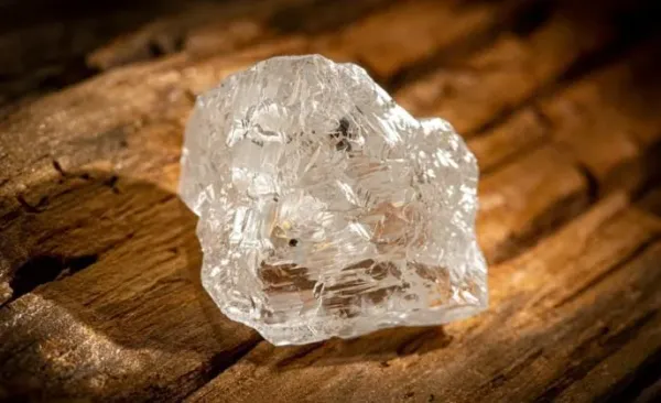 Россиянын В.Гриб атындагы кенинде 56 карат болгон алмаз казылып алынды