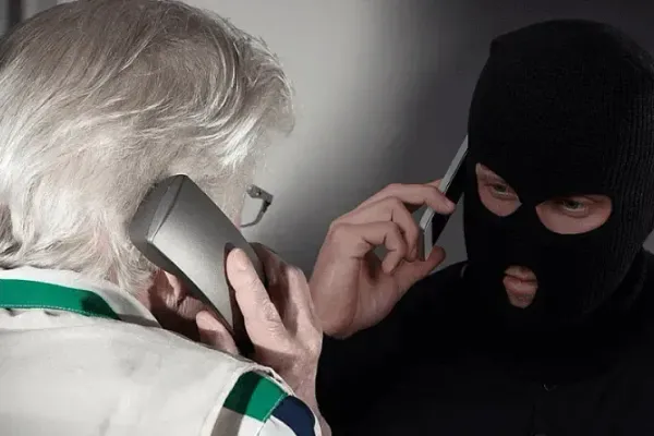 Бишкекте алдамчылык жол менен 22 млн сомдон ашык акча өндүргөн шектүүлөр кармалды