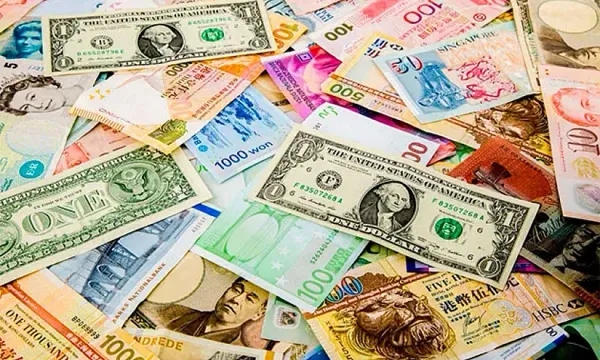 Улуттук банк: эски эмес чет өлкө валюталарын 1-октябрга чейин сыртка алып чыгуу керек