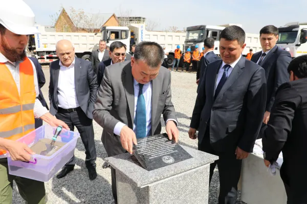 Бишкекте УКМКнын бала бакчасынын пайдубалына мезгил кутусу салынды